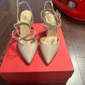 EUC Authentic Valentino Heels Size 38